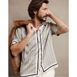 Banana Republic 100% Silk Resort Style Men’s Short Sleeve Shirt Tan/Black
